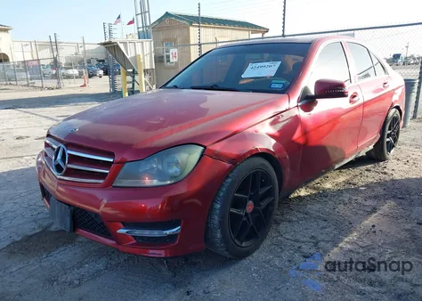 2012 Mercedes-Benz C 250 Luxury/Sport z USA, uszkodzony, nr VIN WDDGF4HB5CR214014